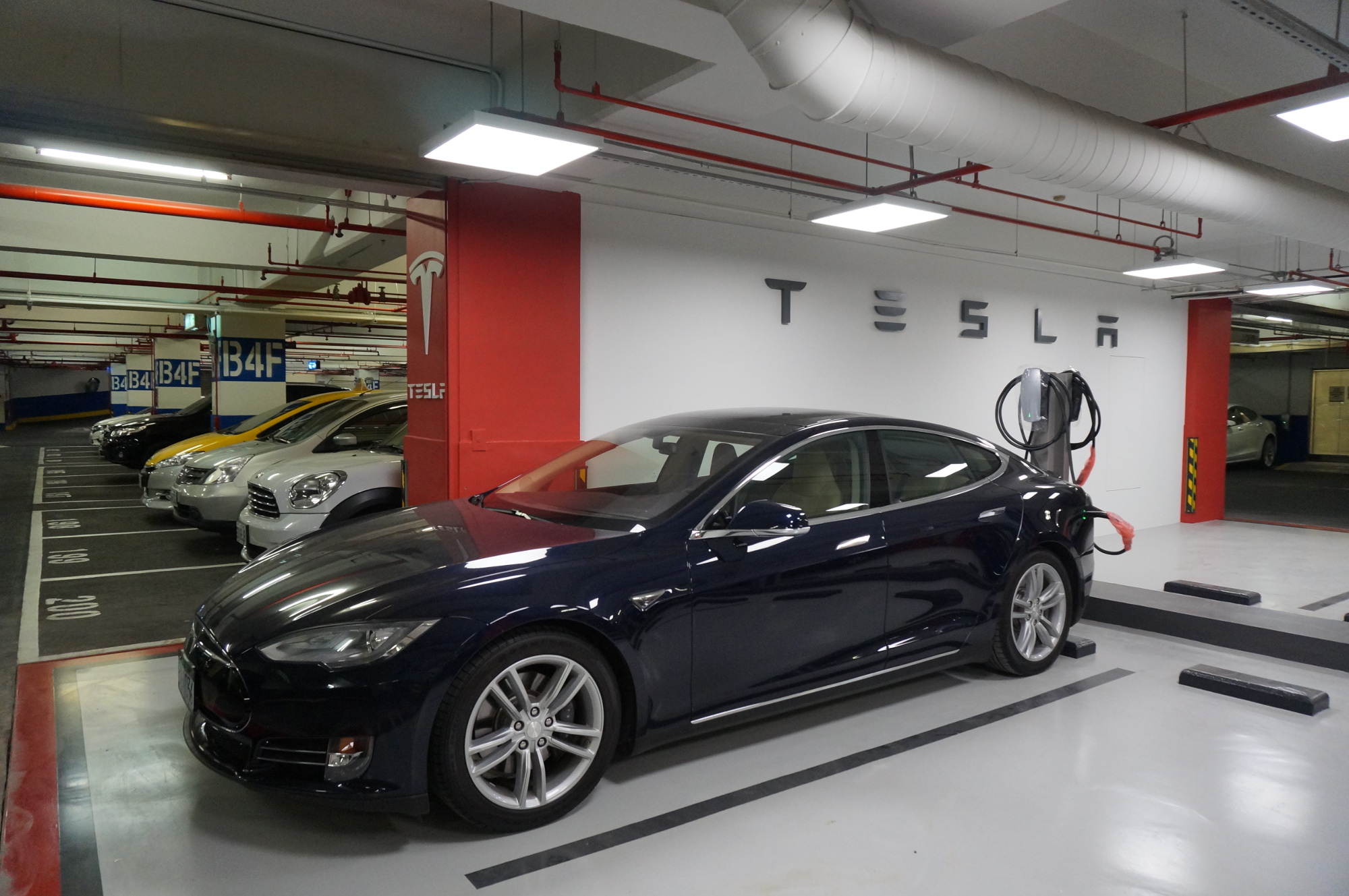 Tesla台灣旗艦店開幕，Model S 2017年在台上市